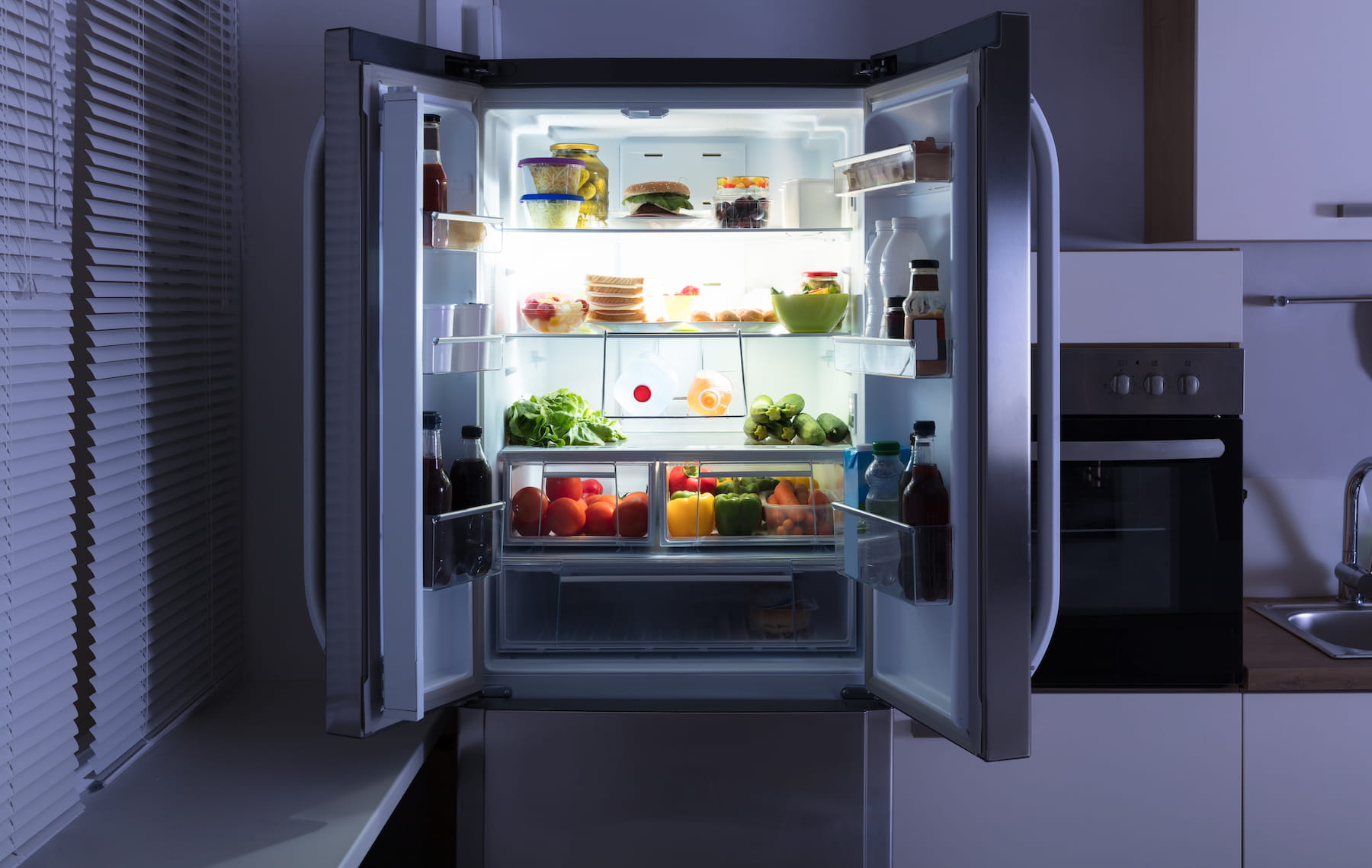 Smart refrigerator with open doors